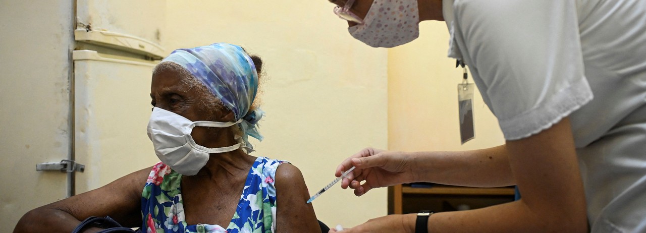 A nurse vaccinates an elderly woman against Covid-19 with Cuban vaccine Abdala in Havana on August 2, 2021