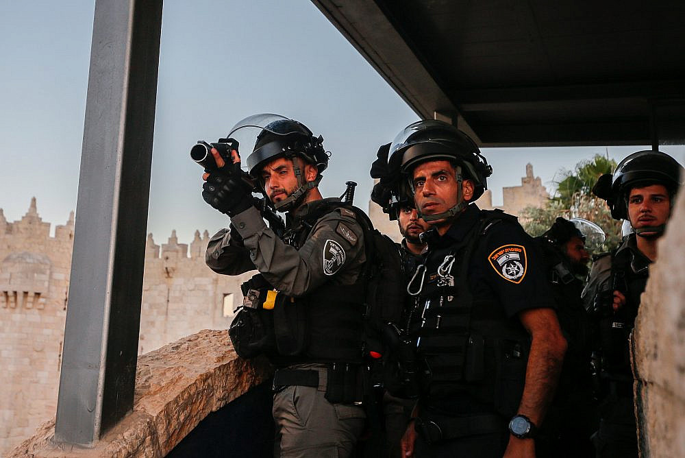 Palestinians clash with Israeli police during a protest at Damascus Gate in Jerusalem Old City, June 17, 2021. (Jamal Awad/Flash90)