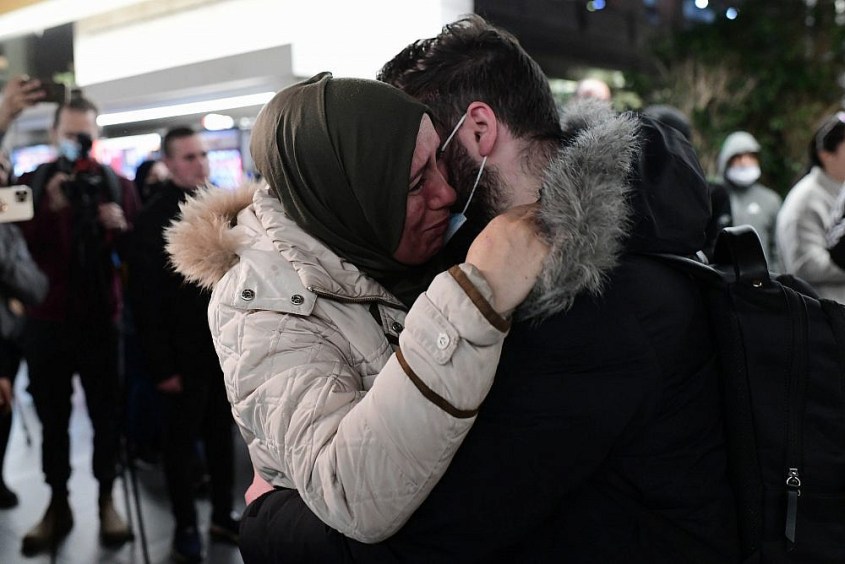 Palestinian-Israeli students arriving from Ukraine on a rescue flight are welcomed by their families at Ben-Gurion International Airport near Tel Aviv, March 1, 2022. (Tomer Neuberg/Flash90)