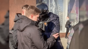 Russian Police Demand To Read Text Messages Of Pedestrians In Moscow