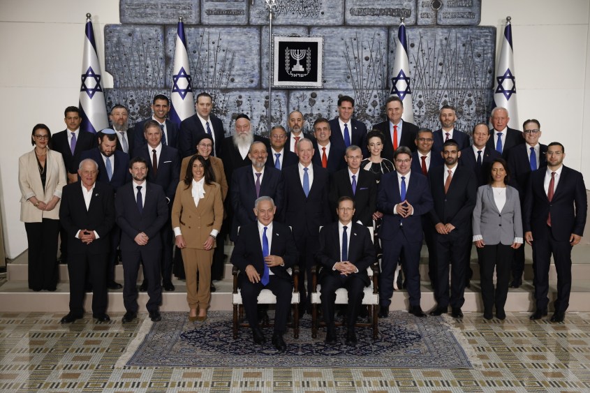 Ministers take customary photo with president; Netanyahu the ...