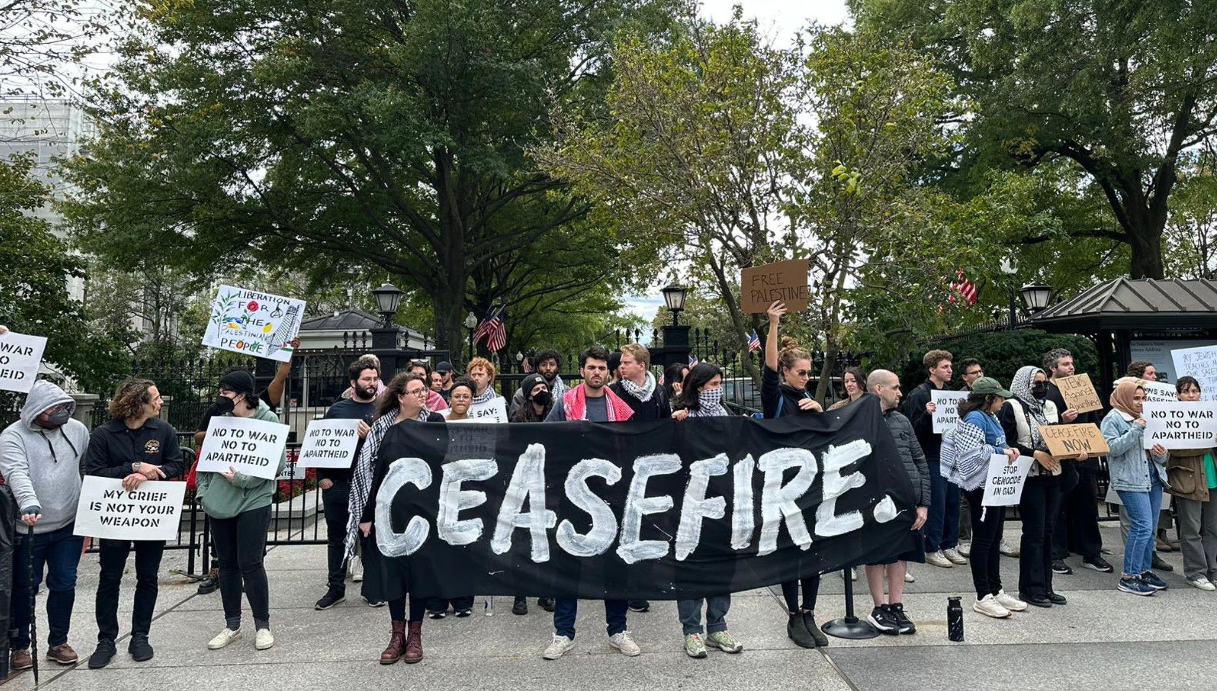 peace protesters demand a Gaza cease-fire outside the White House 
