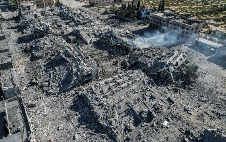 21 October 2023, Palestinian Territories, Al Zahra: An aerial view of Madinat Al-Zahra near Khan Yunis. The number of Palestinians killed in the Gaza Strip has risen by more than 200 to 4,385 since the beginning of the war with Israel two weeks ago, the Hamas-run Heath Ministry said. Photo: Alamy/ Shadi Tabatibi/dpa
