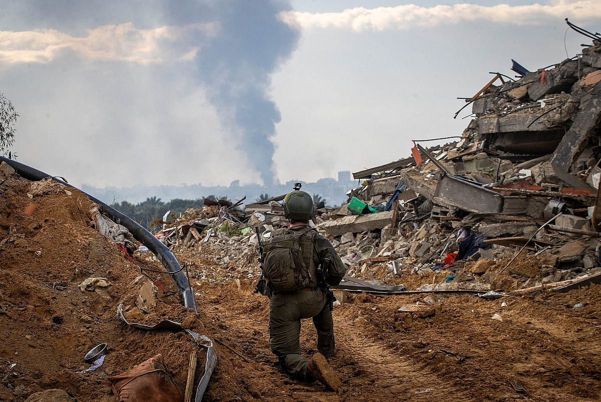 Israeli soldiers from the 646 Battalion of the Paratroopers Brigade operating in Al-Bureij camp in central Gaza, during an Israeli military operation in the Gaza Strip, January 2, 2023. (Oren Ben Hakoon/Flash90)