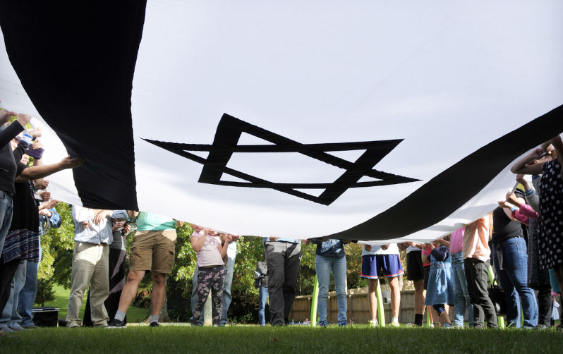 Giant-national-flag-of-Israel. Image: iStock / chameleonseye Giant national flag of Israel on Israels 70's independent day.