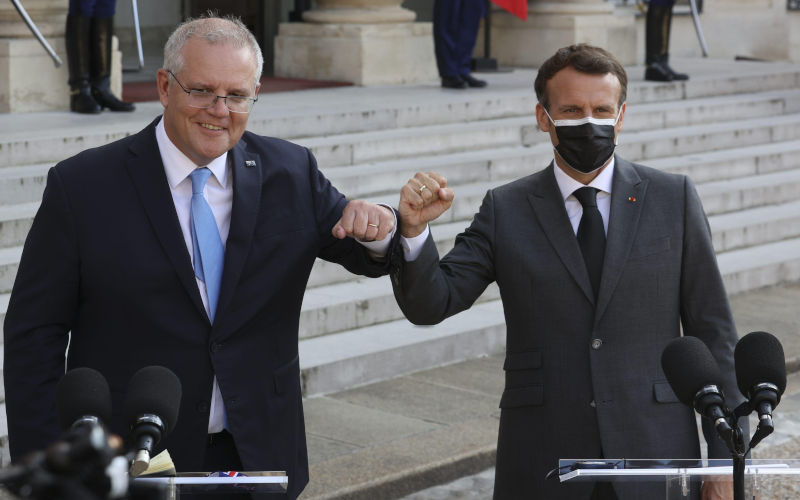 French President Emmanuel Macron and Australia's Prime Minister Scott Morrison answer the press prior to a working diner at the Elysee Palace in Paris. 15.06.2021/ Image: Alamy/©Sebastien Muylaert/MAXPPP