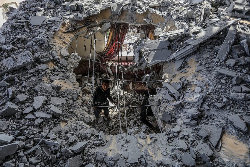 Palestinians at the site of a destroyed home from an Israeli air strike in Rafah, in the southern Gaza Strip, March 22, 2024. (Abed Rahim Khatib/Flash90)