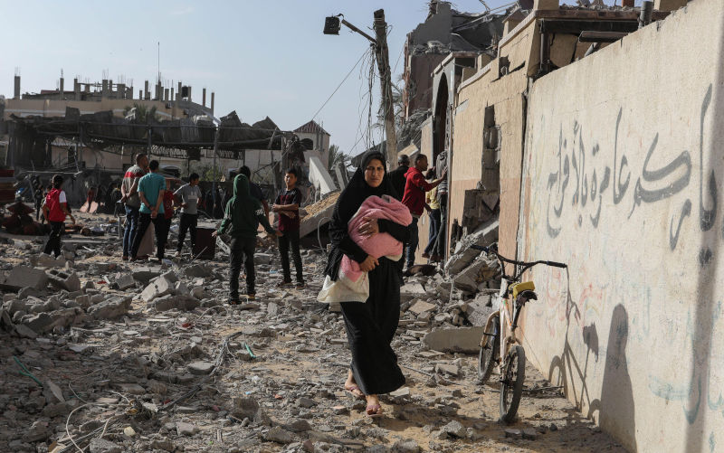 Rafah, Palestinian Territories. 05th May, 2024. Palestinians inspect damaged houses after Israeli warplanes bombed a home for the Al-Shaer family, leading to widespread destruction in the Al-Salam neighbourhood, east of the city of Rafah, in the southern Gaza Strip. Image: Alamy/ Abed Rahim Khatib/dpa/Alamy Live News
