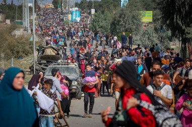Palestinians walk on a main road after fleeing from their homes in Gaza City to the southern part of Gaza, November 10, 2023. (Atia Mohammed/Flash90)