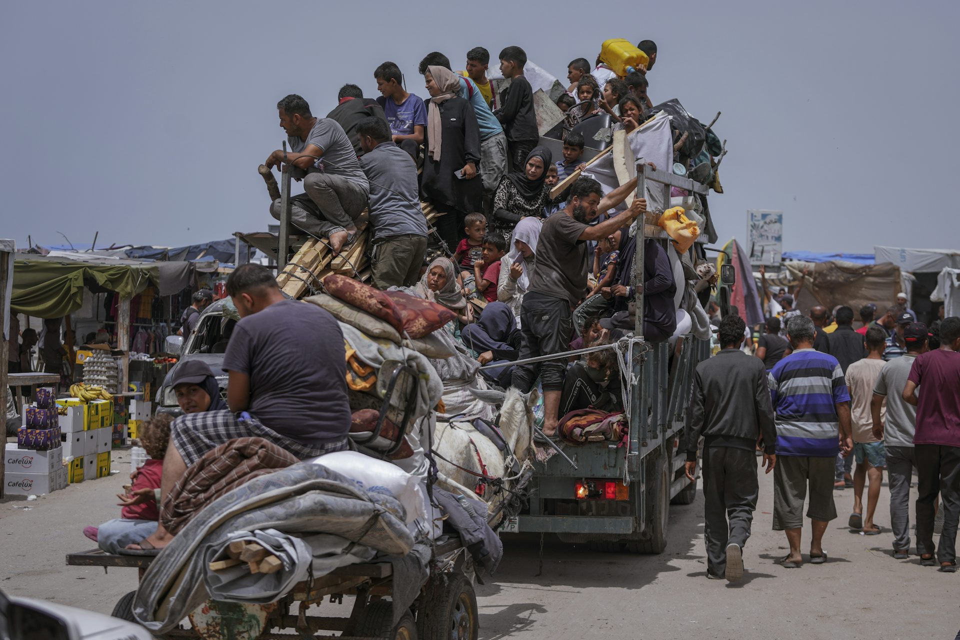 Palestinians fleeing from Rafah