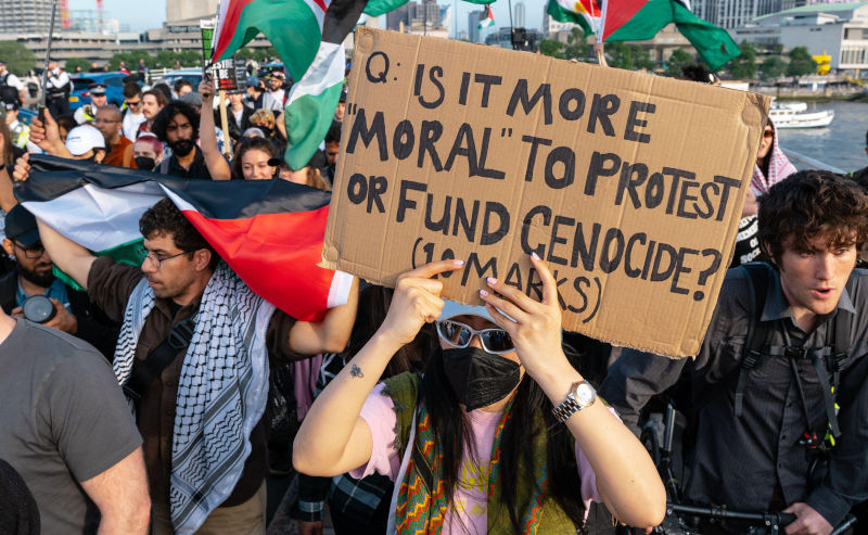 London, UK. 11 May 2024. Pro-Palestine protesters from Youth Demand and Health Workers for Palestine marched from Jubilee Gardens to blockade Waterloo Bridge. Image: Alamy/Andrea Domeniconi/Alamy Live News